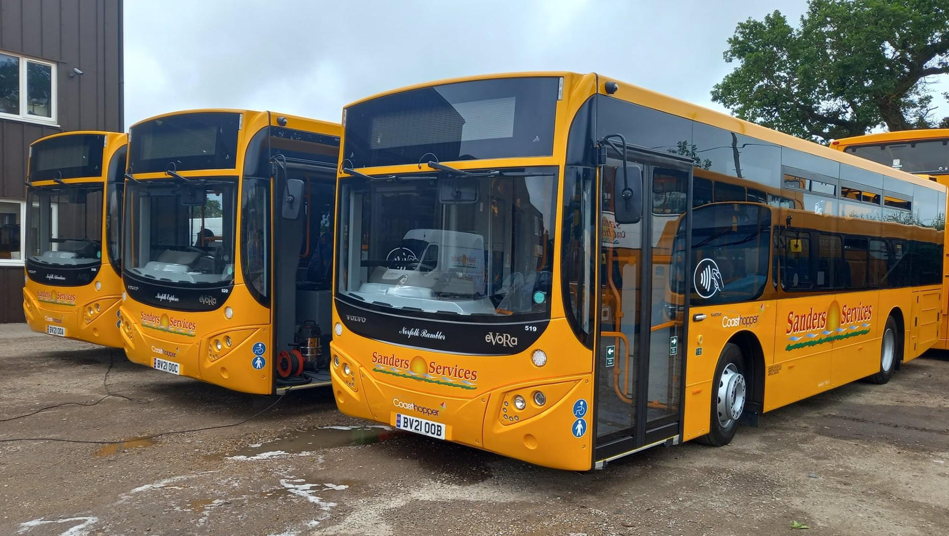 Sanders Coaches expands fleet with new 10.8 metre Volvo B8RLE MCV eVoRa